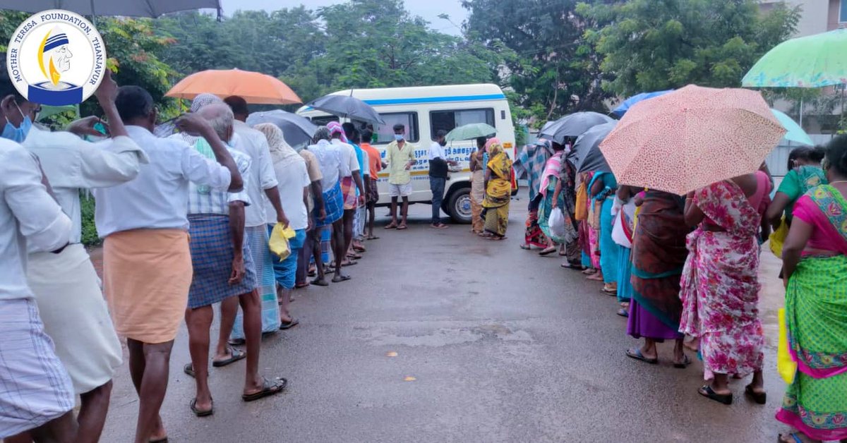 motherteresafdn's tweet photo. Mother Teresa Amudhasurabhi Free Meal Program.
Rains no deterrent to provide free food to the hunger.
#hunger #freemealprogram #motherteresafoundation #motherteresa #charity https://t.co/bk2Vs9W1qs
