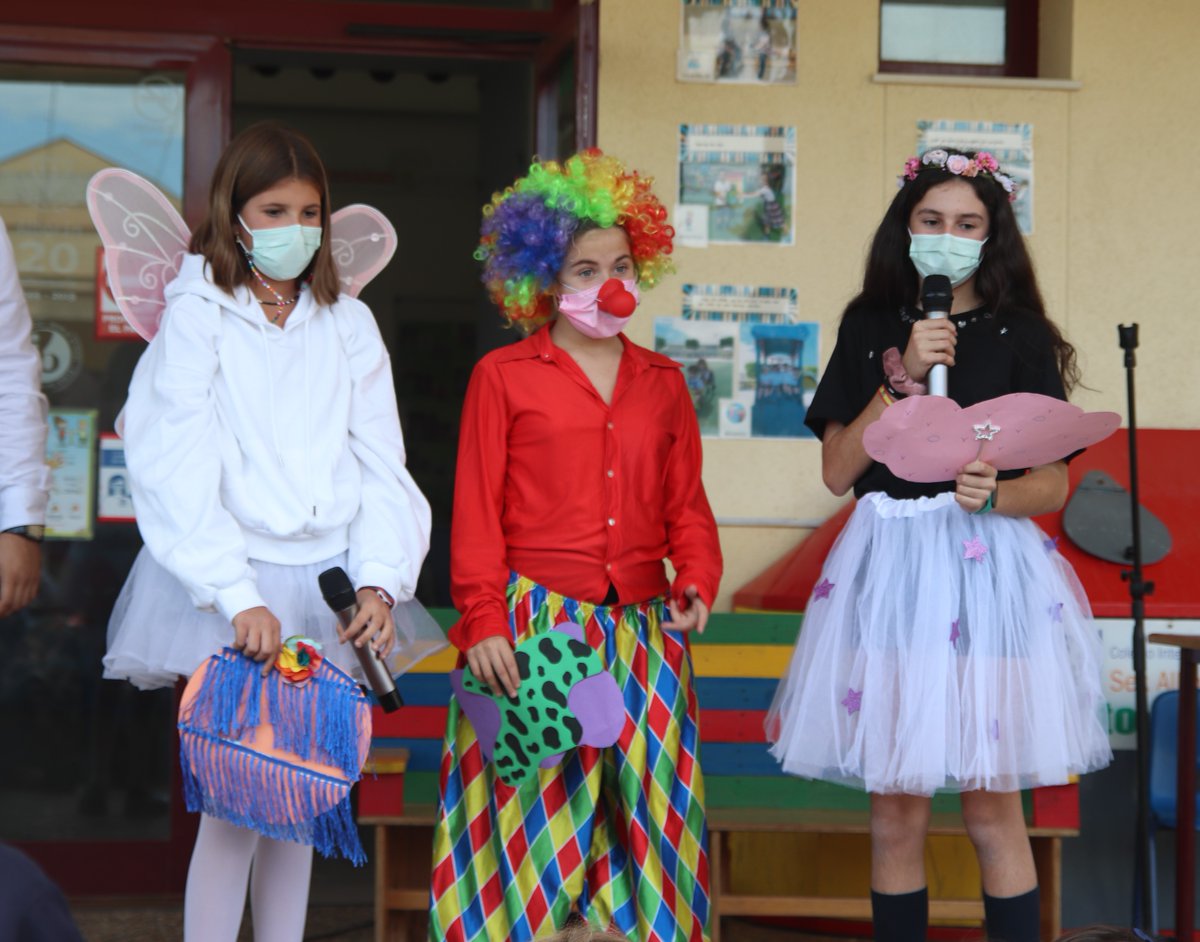 bibliosekab's tweet photo. Fantastica jornada cultural para celebrar el Día de las Bibliotecas escolares en @sekalboran. Música, magia, adivinanzas y cuentacuentos organizado por alumnos y para sus compañeros más pequeños.

#DíaDeLasBibliotecas
#LeerAprenderDescubrir
# CAS https://t.co/gzJcCyKzQq