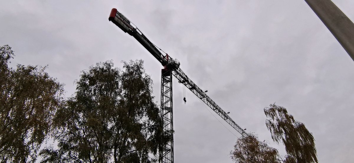 Montage torenkraan te Lommel voor <a href="/BeneensOlen/">Beneens</a>  👷🏗️#torenkraan #Sky600 #grudalbe 

Montage d'une grue à tour pour <a href="/BeneensOlen/">Beneens</a> à Lommel 👷🏗️ #torenkraan #Sky600 #grudalbe