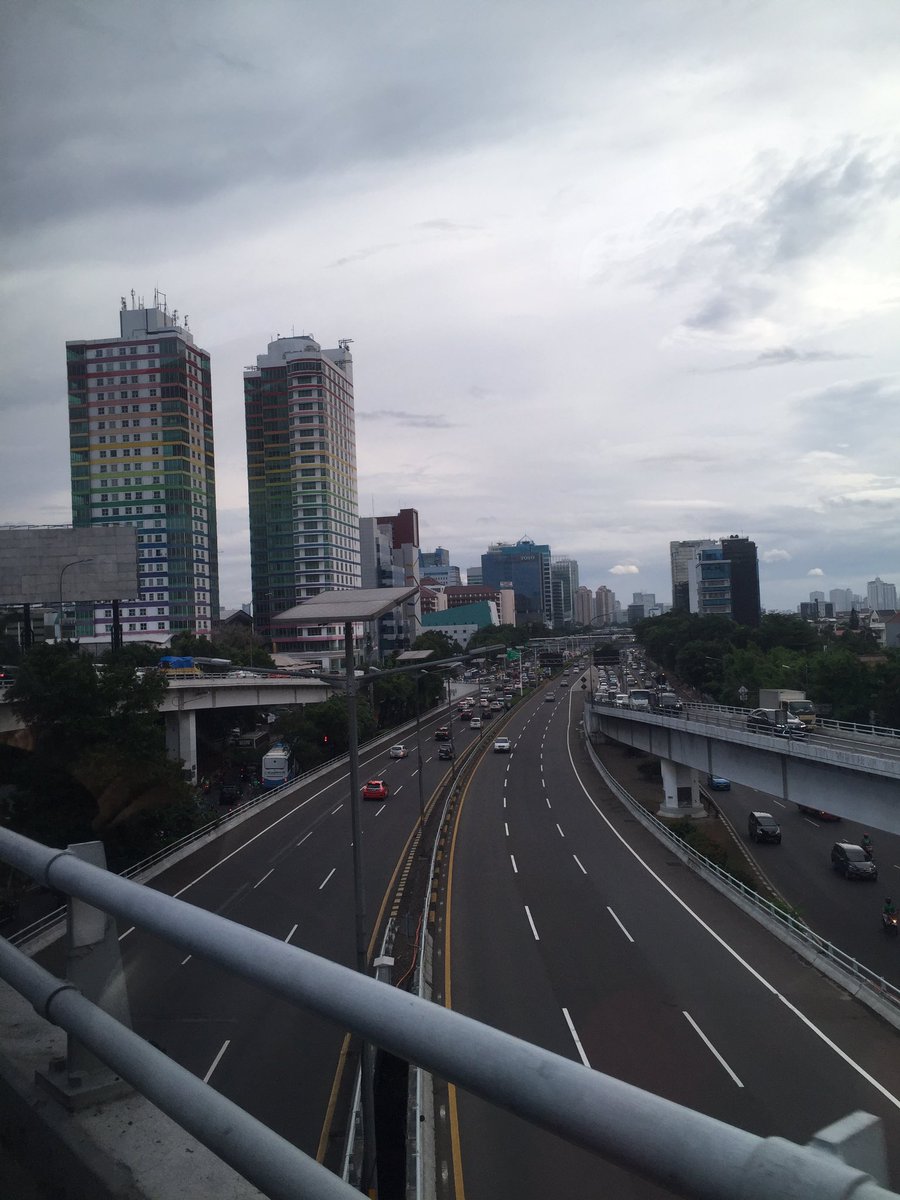 zubee_'s tweet photo. @piokharisma Halo bang.. aku follower baru :)) 
Btw Jakarta selalu punya warna unik di setiap potretnya..
#SetorFotoPio https://t.co/7dpog0Ueap