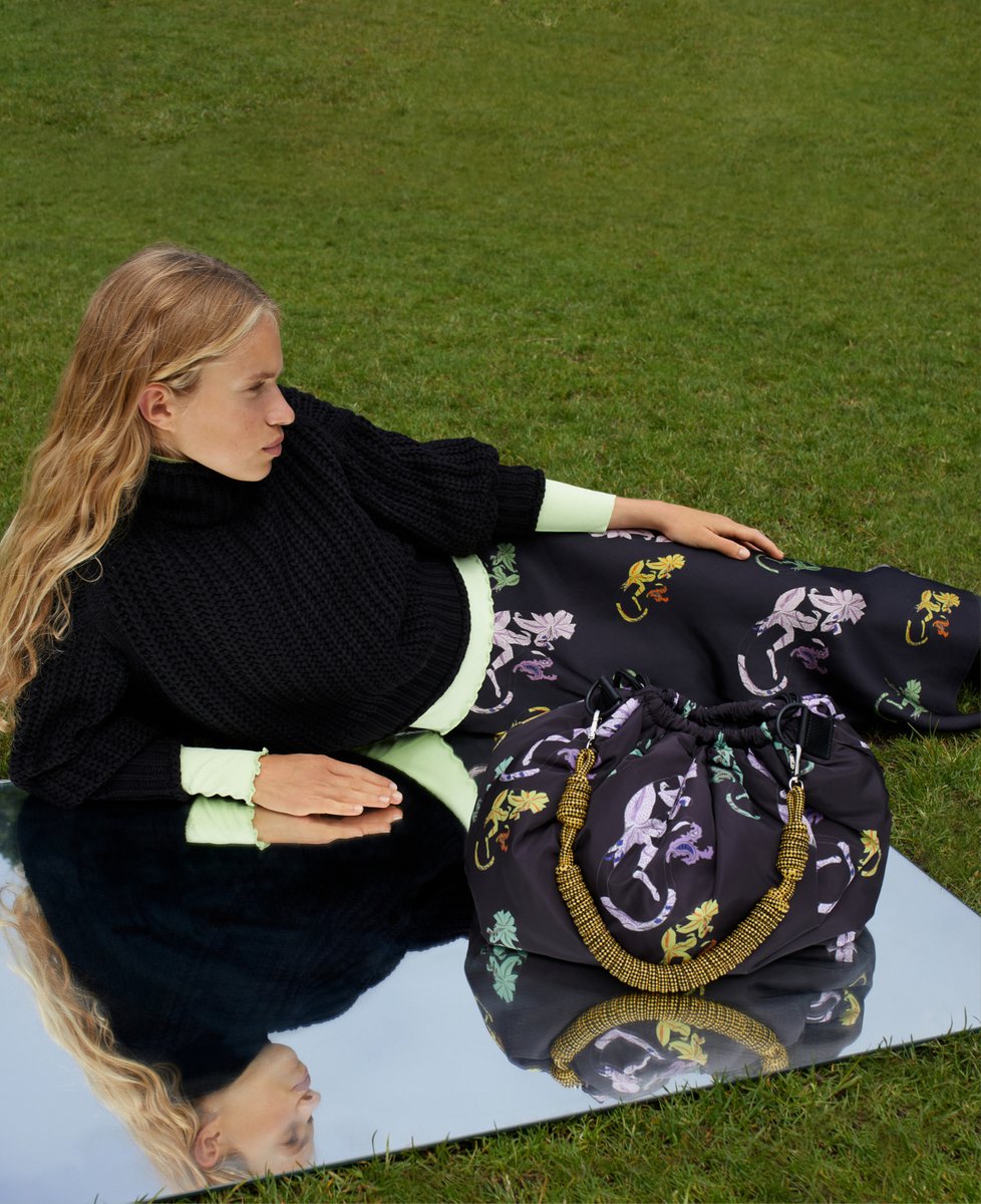 New Pattern. New Collection. New Trend.

Here, Nylon flower printed shoulder bag (192016), Knee-high leg rubber boots (190515) Long floral printed skirt (192097) and High-neck knit sweater (191853) now available.
