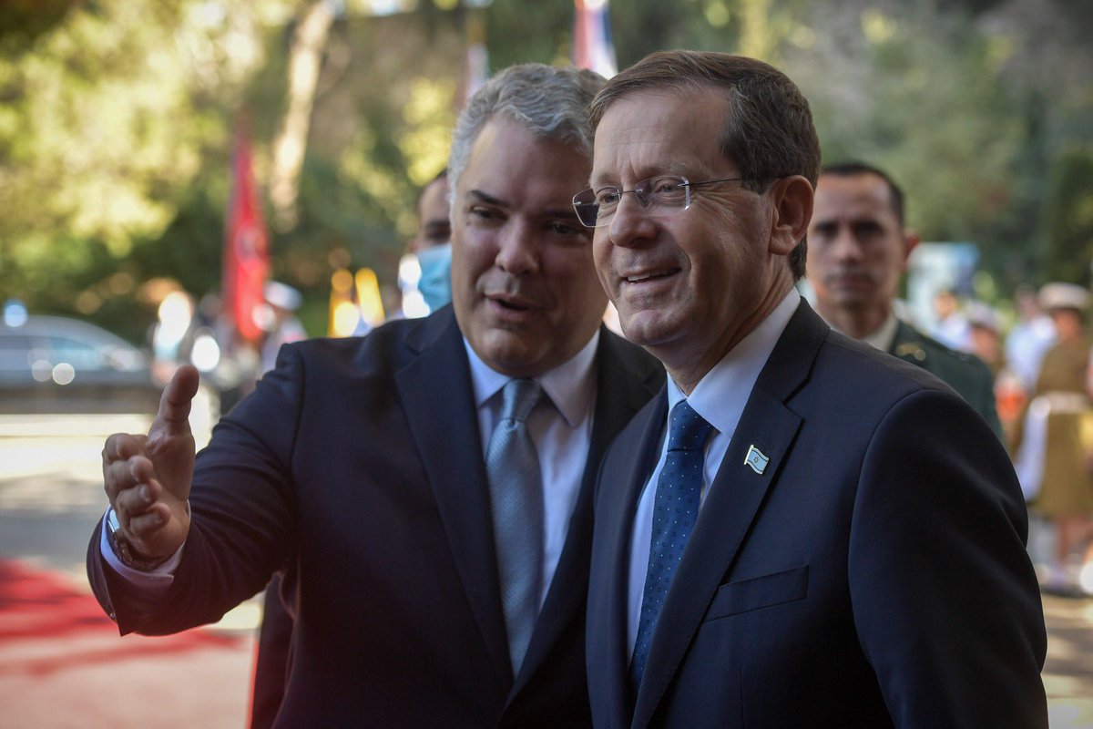 Isaac_Herzog's tweet photo. Las relaciones entre Israel y Colombia, dos naciones emprendedoras, nos presentan una oportunidad infinita para creatividad e innovación, especialmente con la inauguración de su nueva oficina en nuestra capital eterna. Bienvenido a Jerusalén, Presidente @IvanDuque! 🇮🇱🤝🇨🇴 https://t.co/hThdCE5qSi