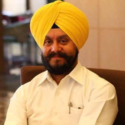ians_india's tweet photo. Jitender Singh Shunty, founder of Shaheed Bhagat Singh Seva Dal who cremated thousands of bodies during the #COVID19 pandemic &amp; was conferred the Padma Shri, said that the award is not only for him but for everyone who supported him in continuing his work even during the crisis. https://t.co/VnSalz4nKx