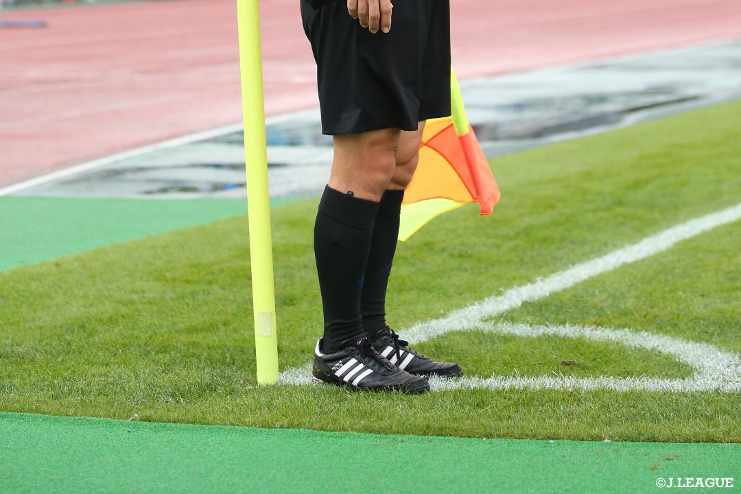 ｊリーグ 日本プロサッカーリーグ 今日は いい靴の日 審判の足元に注目してみました 審判は試合中 このような黒い シューズを履いています ｊリーグ ｊリーグあいさつ 今日は何の日 今日はなんの日 T Co 9dpurbrf5b Twitter