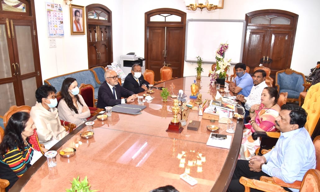 IndembTana's tweet photo. Hon’ble Mayor of #Antananarivo #Madagascar met @KishoriPednekar, Hon’ble Mayor of #Mumbai today. He is visiting India as an @iccr_hq Distinguished Visitor from 7-15 November. https://t.co/VgTldG8afm