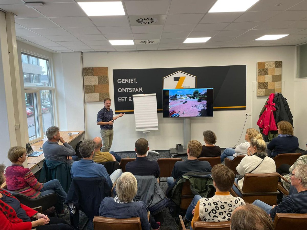 Vorige week bracht de <a href="/fietsersbond/">Fietsersbond</a> een bezoek aan Leeuwarden. Sjoerd Nota gaf namens Kenniscentrum Shared Space in de ochtend een presentatie over Shared Space. Na een kennismaking met Leeuwarden per fiets, mocht de groep een praamvaart door de stadsgrachten maken. #sharedspace