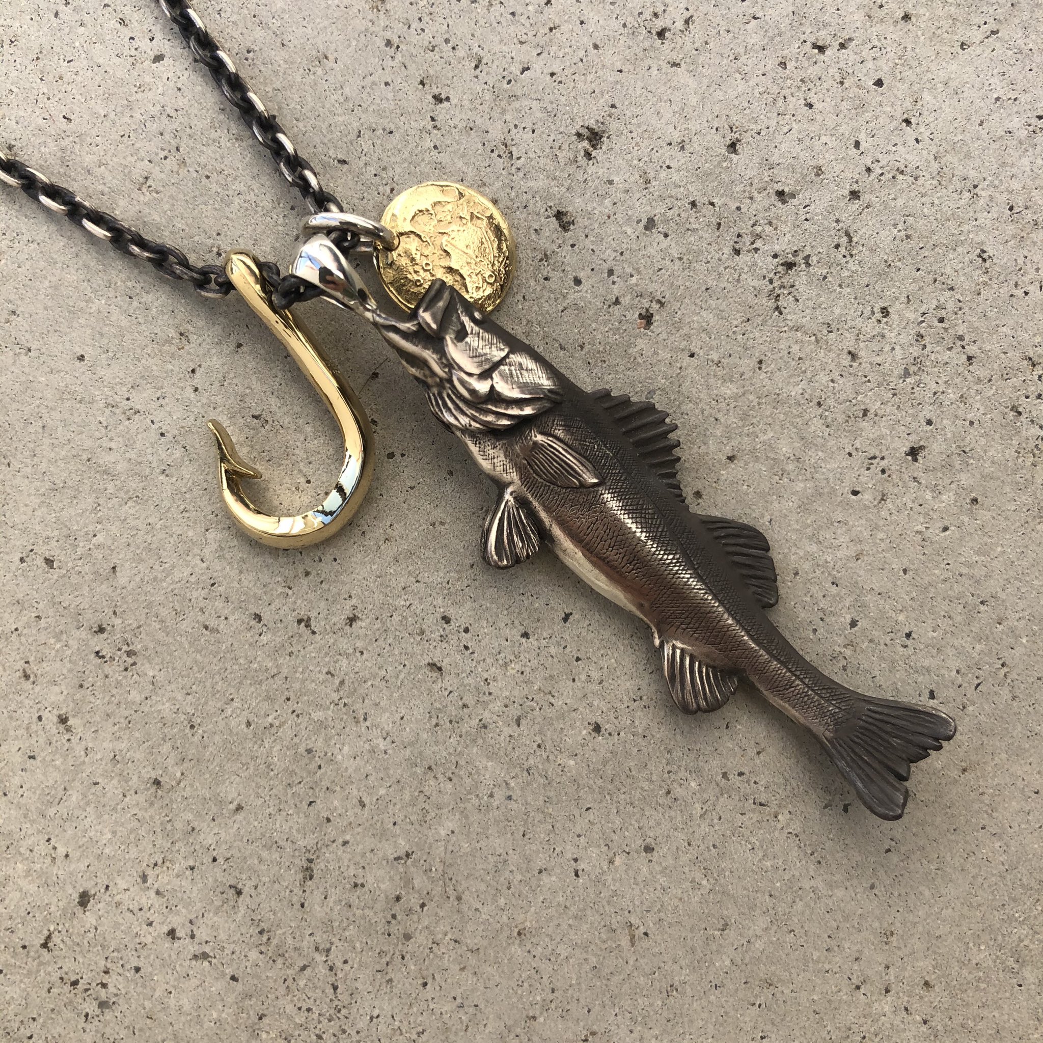 六丸屋 ロクマルヤ K18の金針 Kinbari も準備中です 金針は受注生産で できるだけ金額を抑えて販売できるように調整中です とはい18金なので高額です シーバス 釣り針 ネックレス ランカー ヒラスズキ ランカーシーバス T Co