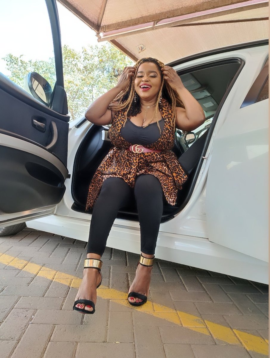 mwendemacharia1's tweet photo. Queen 👑 is in the area 12-3pm @radiomaisha 

#mwendenclemmokonnect
#QueenOftheAirwaves https://t.co/s1nJtBqsG1