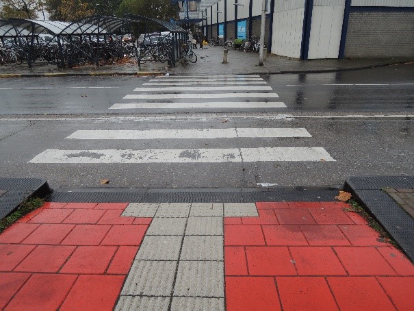 Wethouder wil #toegankelijkheid van bushaltes verbeteren. Twee bushaltes in de gemeente Westland zijn slecht toegankelijk voor mensen met een beperking. Ook ontbreekt er #reisinformatie. Dit blijkt uit een steekproefsgewijs onderzoek van Metrocov.  bit.ly/3BODSP6