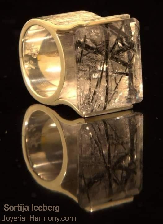 El hielo tiene un poder hipnotizante.
Sortija "Iceberg"
<a href="/JoyeriaHarmony/">Joyería Harmony</a> #joyeriaharmony