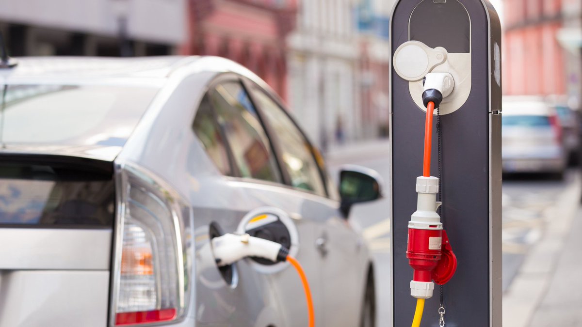 INNOAIR1's tweet photo. 🌟Bulgaria is considering an incentive of 6,135 euros to buy an electric car. The project is part of the "Environment" program and is to be voted and approved. ⛽️Sofia plans to install charging stations for electric cars at 25 different locations by the middle of 2022! https://t.co/Hg6igy4j8d