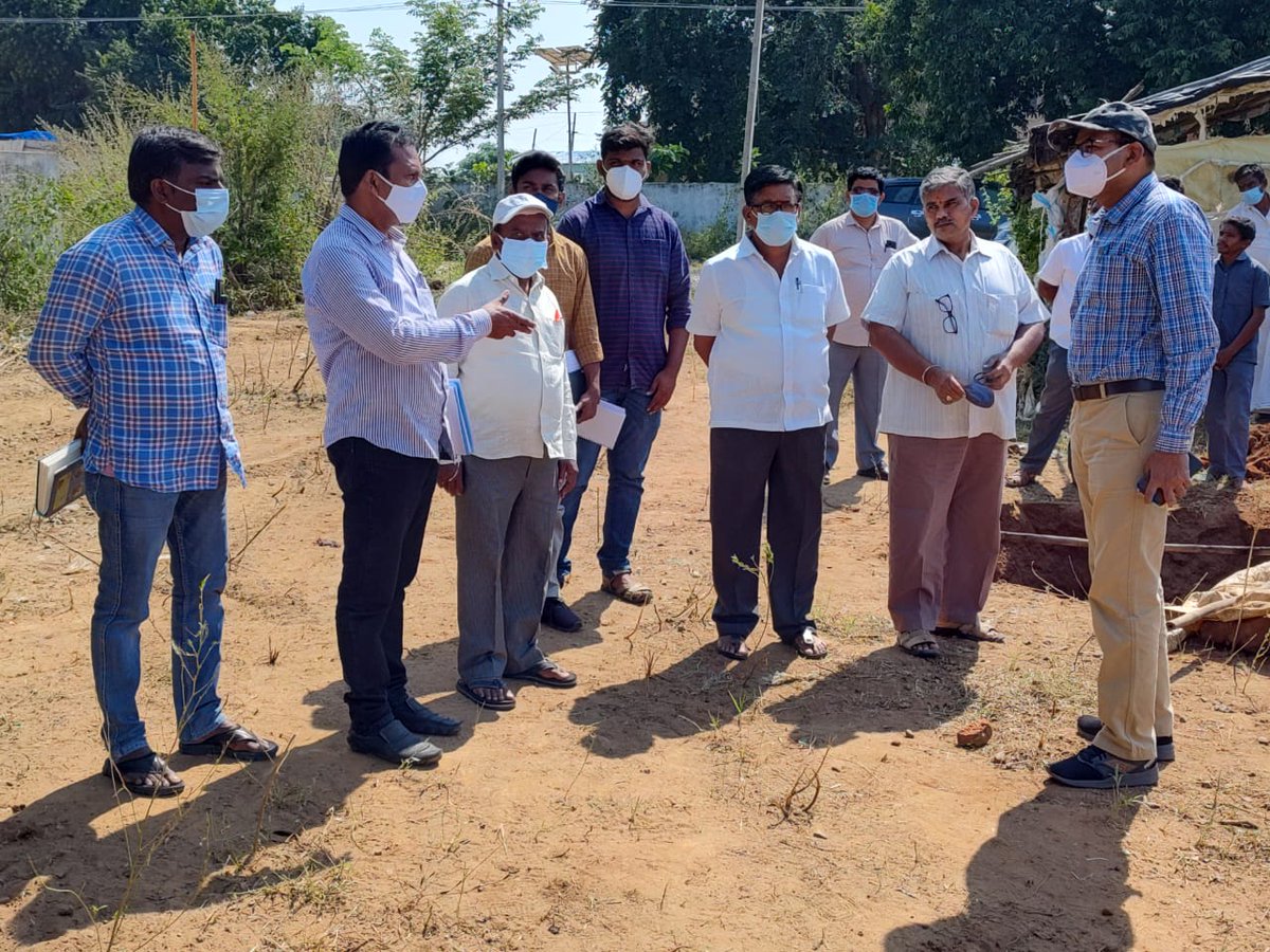 mb_telangana's tweet photo. Our #MissionBhagiratha CE Sri B.C.Gnan Kumar sir alongwith Sri L.Ramchand SE  went to #Medaram (the holy place of tribals goddesses temple  #Samakka #Sarakka  #telangana). Drinking water supply OHSR works for upcoming #Jathara are inspected.@SmitaSabharwal @DayakarRao2019. https://t.co/1UGnHpNW6W