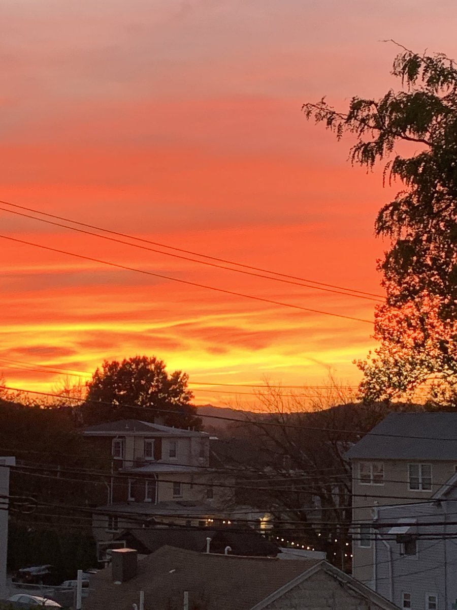 StixBaraca's tweet photo. Conshohocken Sunset https://t.co/YyXeo8uyHi
