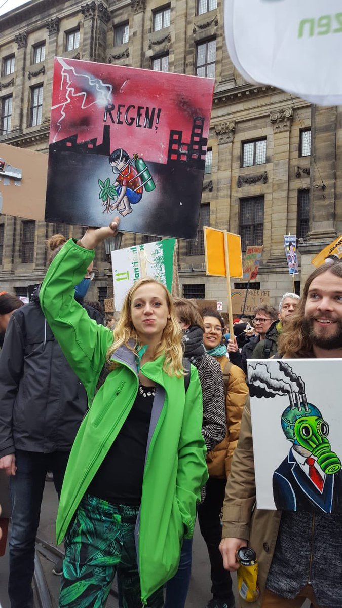 MilieuLeidenDH's tweet photo. Wat een middag en wat een opkomst!Ook Milieudefensie Leiden/Den Haag heeft zaterdag met prachtige protestborden van zich laten horen tijdens de grootste #Klimaatmars ooit 💪🏻🌍 #climatejusticenow https://t.co/IRIDowdvRe
