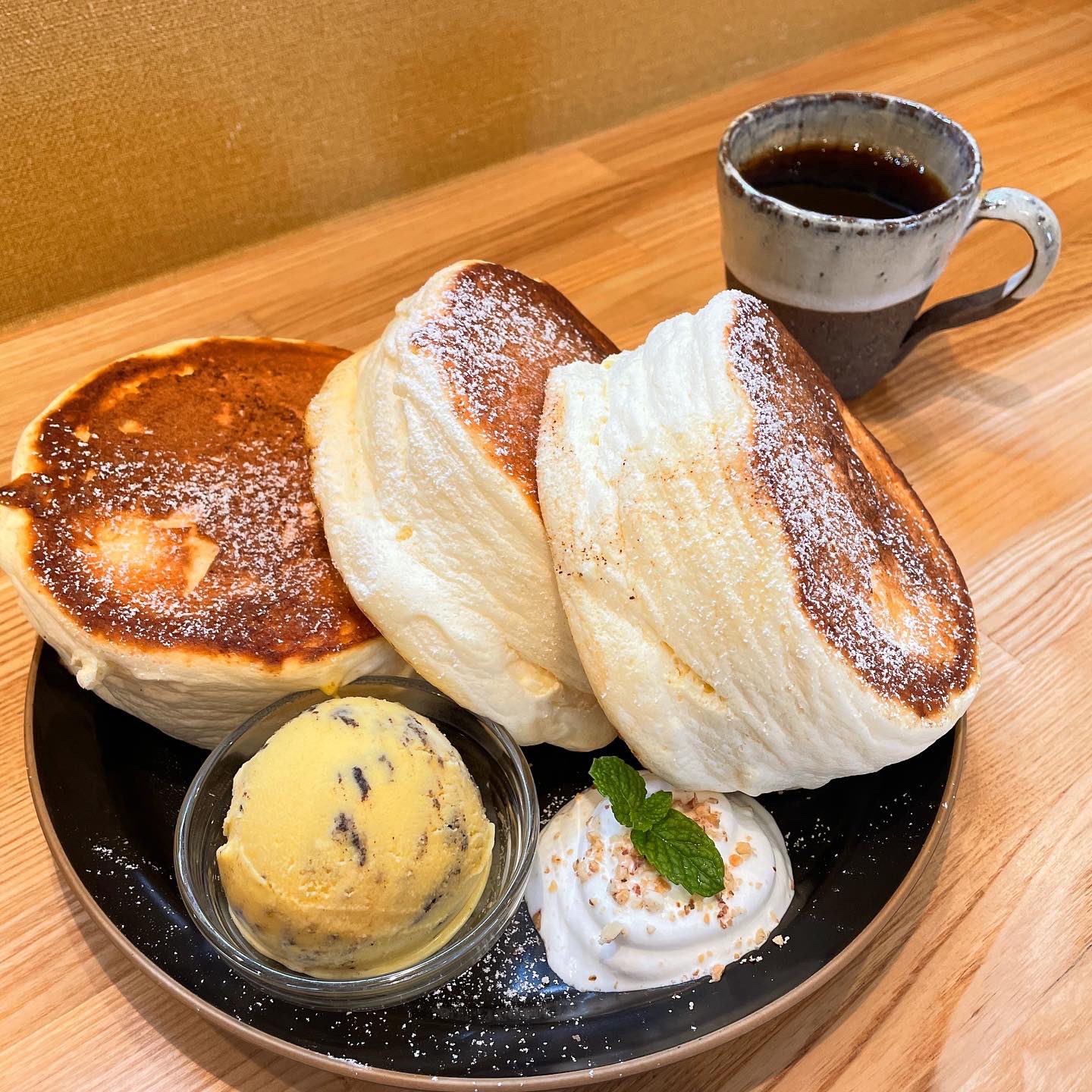 まいたん 最近パンケーキ運がついてる 滋賀県八日市のかなめカフェさんへ 皆行くのです 爆弾みたいなパンケーキに出会えるぞ 無事被弾しました T Co Xuxzhm5rfz Twitter
