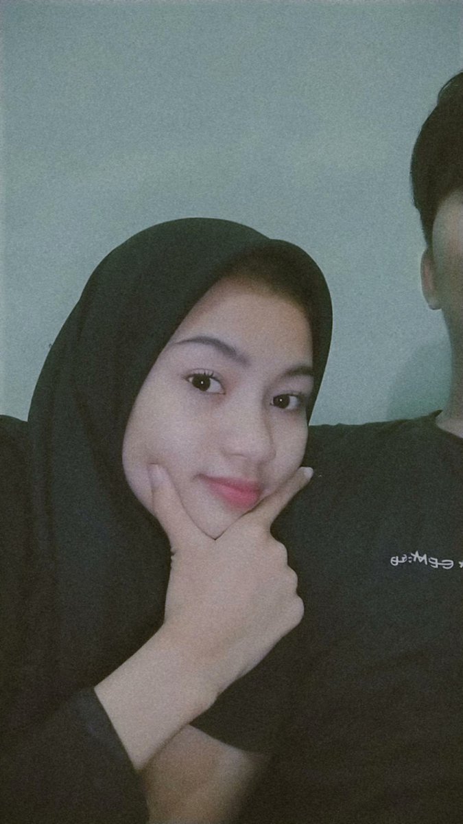 revirey12's tweet photo. Sekali-kali mau nge-tweet kebucinan ah 😂
Masih gak pernah nyangka kalo tahun ini bisa nemu cewek yg bener-bener ngertiin, dan bener-bener sabar sama sikap urang yg ngeselin pisan. Sampe gak usah lama-lama lagi buat dapet keputusan "Ini cewek yg selama ini urang cari"... https://t.co/xDQpYEl7tU