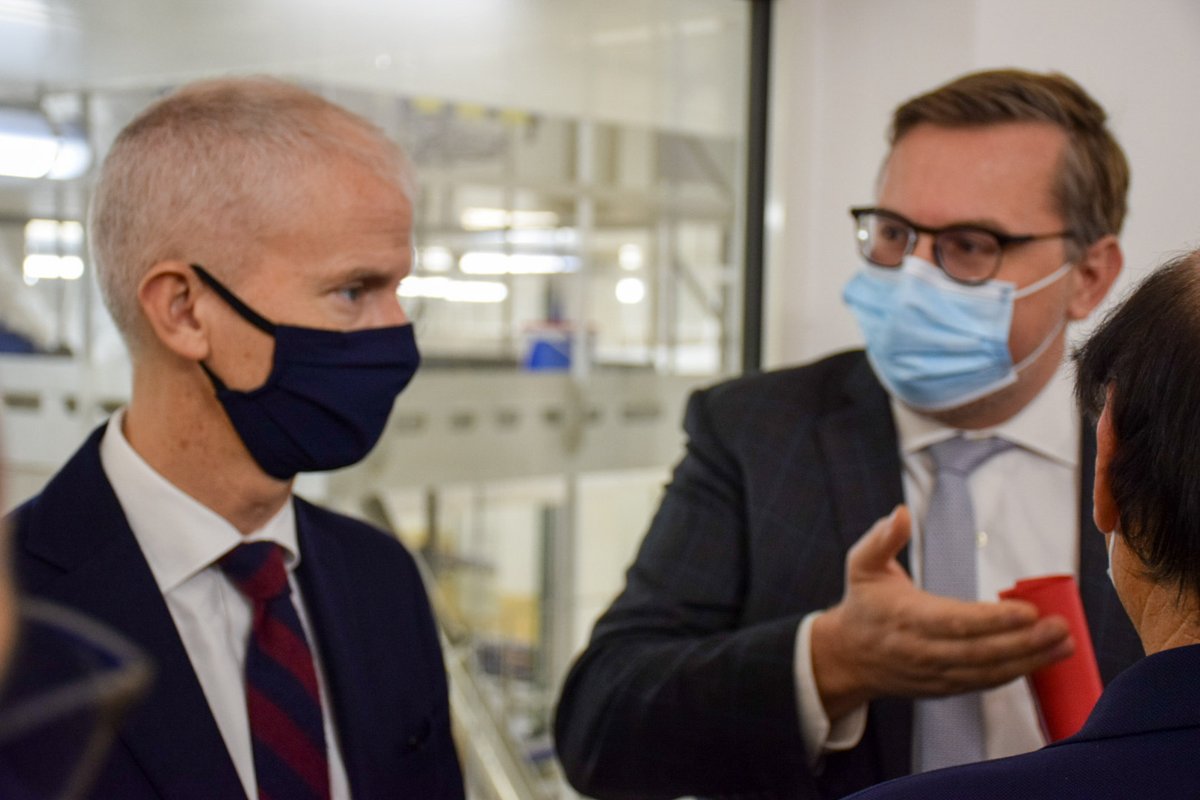 #FranceRelance
Dans le cadre du Relance #Export Tour, <a href="/franckriester/">Franck Riester</a>, ministre délégué au Commerce extérieur et à l’Attractivité, est à la coopérative historique <a href="/IsignySteMere/">Isigny Sainte-Mère</a> dont le savoir-faire rayonne dans le monde entier.
🐄 Ses produits s'exportent dans plus de 60 pays !