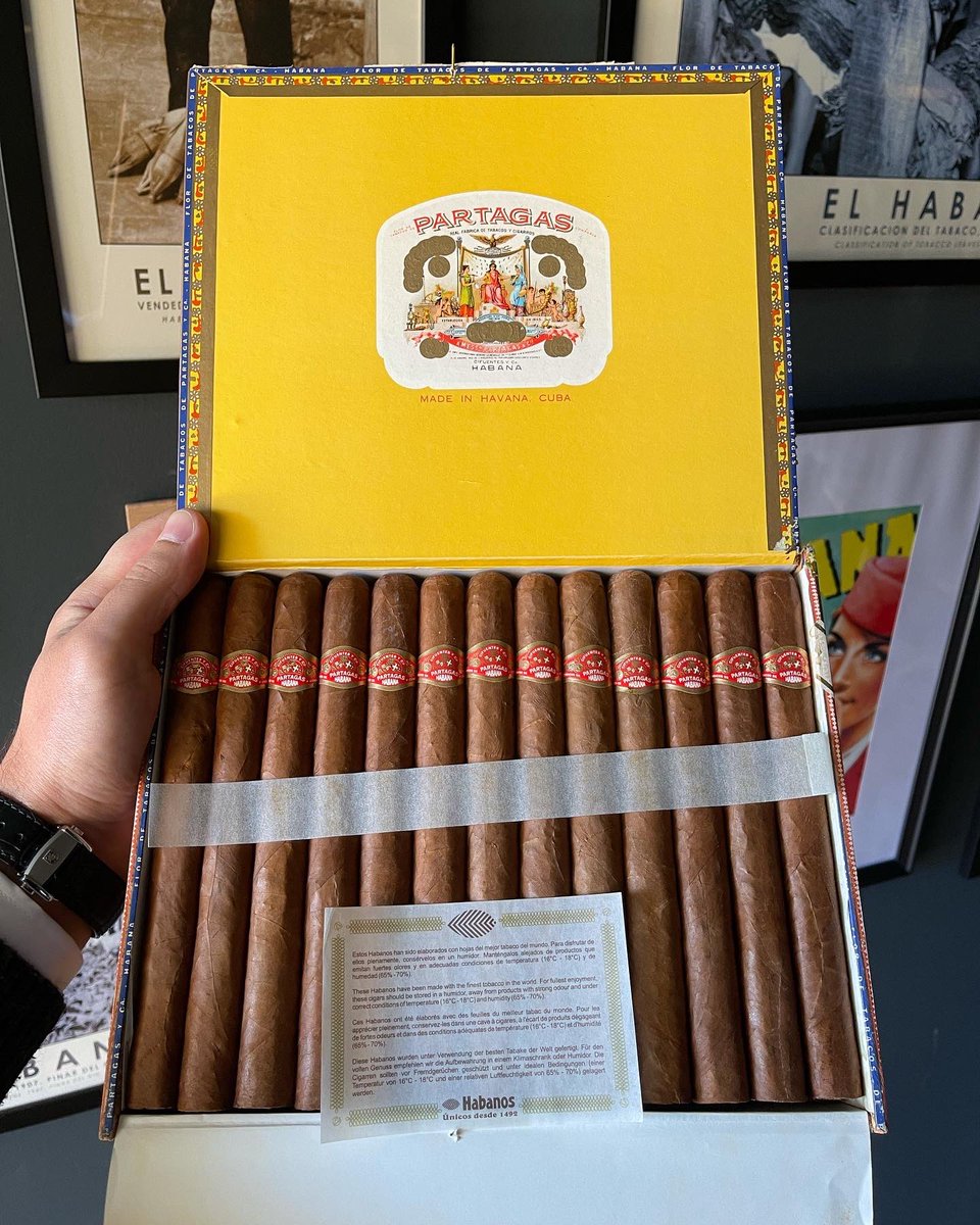 allthingscigars's tweet photo. After 12 years, it’s finally time. This superb box of Partagas Lusitanias from 2009 has been carefully aged and loved since 2009 and they are now ready for a new home.
#partagas #partagaslusitanias #agedpartagas #vintagepartagas #oldcigars #vintagecigars #agedcigars https://t.co/pmu0LODlBd