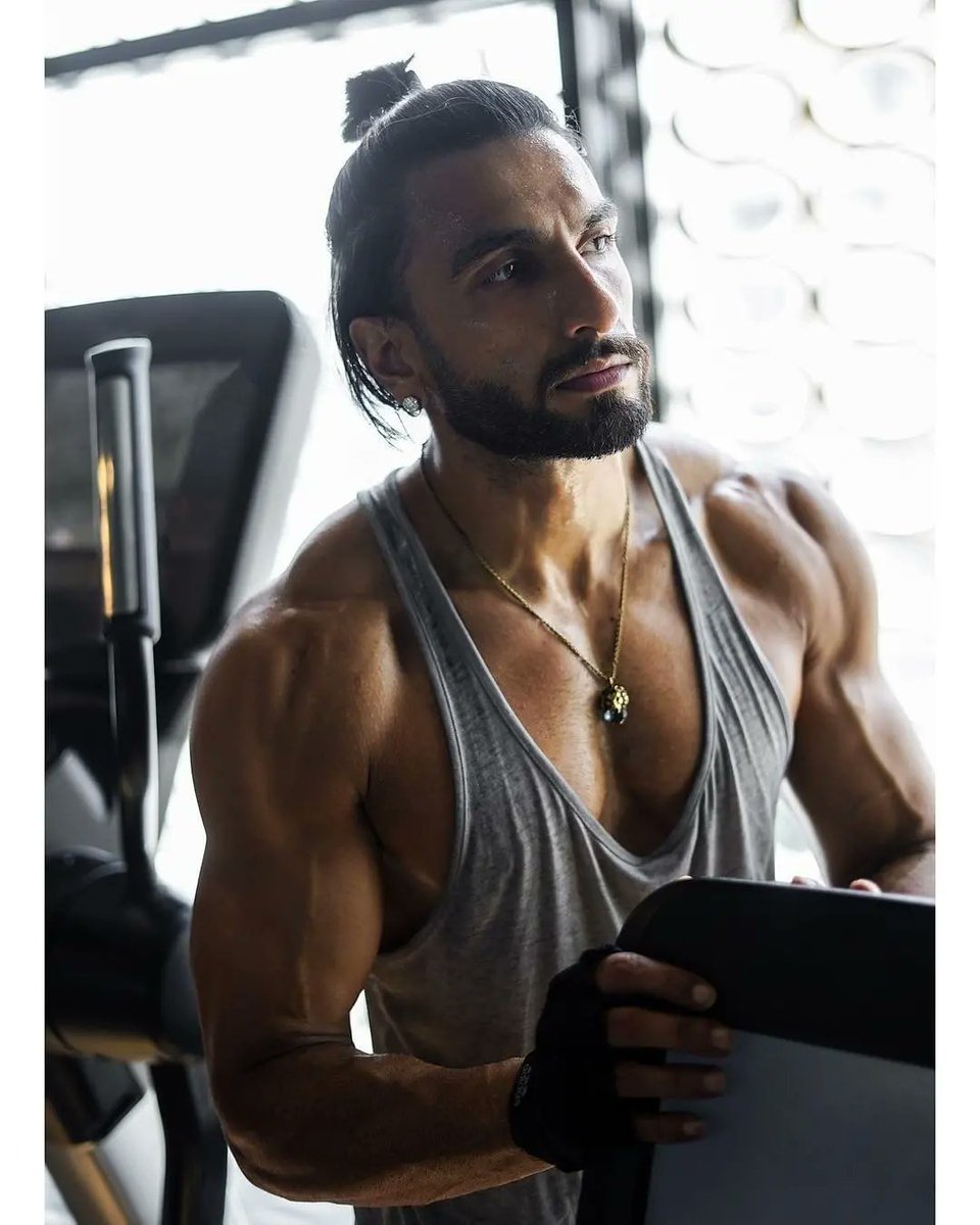 Monday motivation by @RanveerOfficial! 😍❤ . . . #nirogdarpan #ranveersingh #bollywood #bollywoodactor #celeb #motivation #mondaymotivation #workout #fitness #celebrity