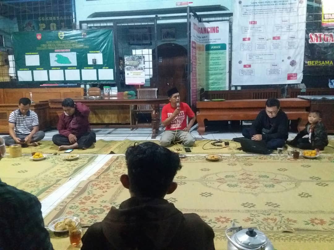 SepatPemdes's tweet photo. Kegiatan hari Minggu, 8 November 2021, sosialisasi Desa Wisata yang di laksanakan oleh Pemdes Sepat

Tempat pelaksanaan di rumah Mulyono Kepala Desa Sepat, di ikuti oleh Perangkat Desa, pemuda, para pengusaha, Ketua RT dan RW di Desa Sepat

#Sepathebatdanbermartabat
 #desawisata https://t.co/YdItINUNuw