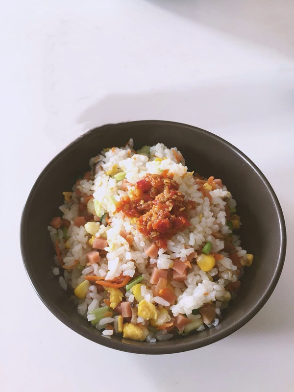 CulturalLingnan's tweet photo. Winter is the best time for replenishment, many people refer to it as “the season of dietetic invigoration”. In #Huizhou, people like to drink soup. They will stew the chicken, duck, and fish with Chinese herbs, while in the #Chaoshan area people will eat sugar cane, fried rice. https://t.co/zUhdCLmq4x