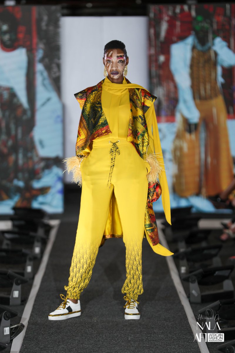 AFI_sa's tweet photo. #MotivationalMonday ✨

Take the runway looks home with you and add a dash of African haute couture infused with mood lifting colours, from your favourite pan-African fashion house.  

🖱: https://t.co/M8BYCKIhzI

👗: @Tlale_large 

#SpringSummer2021 https://t.co/93CXbcF0de