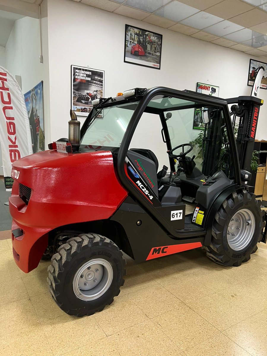 Algrumaq1's tweet photo. Novedades en nuestro parque de alquiler con el nuevo modelo de carretilla diésel de Manitou 4x4 de 2,5 TNS, la carretilla elevadora todo terreno ¡Ya disponible!

#manitou #carretilla #carretillaelevadora #cantabria #novedad #alquiler #venta https://t.co/cgZzMROIsX