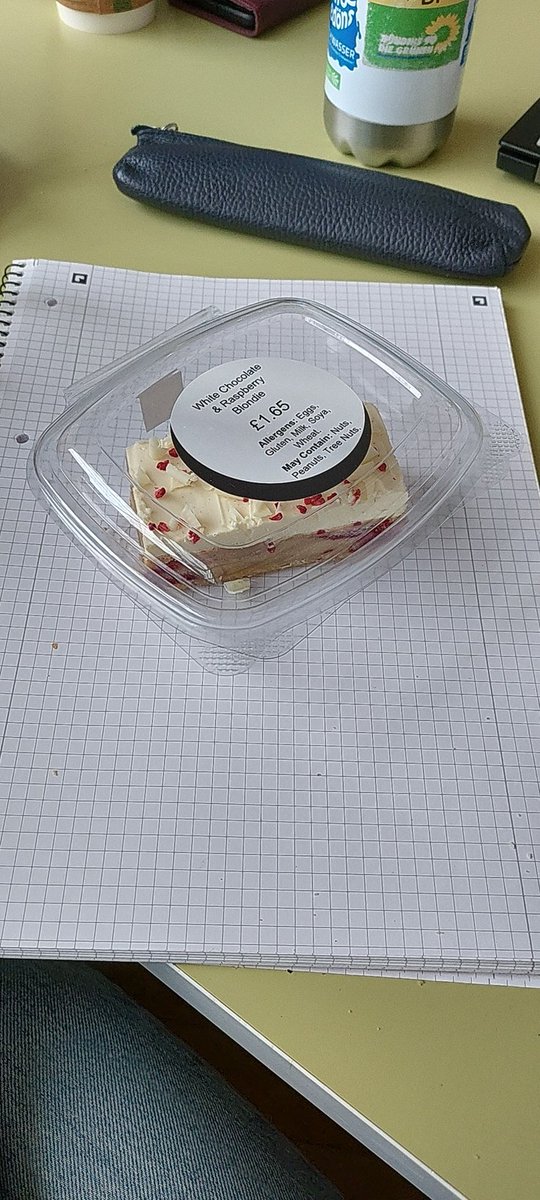 Jesper_J_M's tweet photo. Warum ist bei der #COP26 alles in Plastik eingepackt? https://t.co/ixySPTUd8S