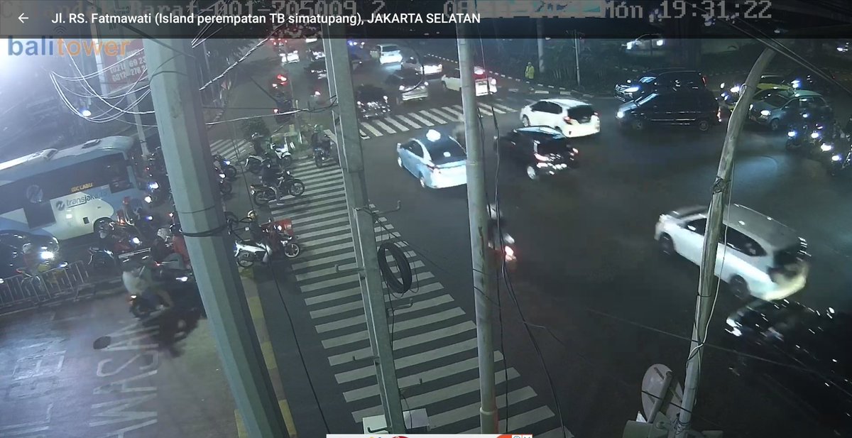 RadioElshinta's tweet photo. 19.42: RT @TMCPoldaMetro: Situasi arus lalu lintas Traffic Light Fatmawati Jakarta Selatan terpantau ramai lancar 
#JoinToElshinta
https://t.co/O0jqsIUDHe