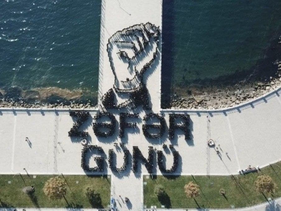 AysheIsazade's tweet photo. Zəfər günümüz mübarək! Şəhidlərimizin ruhu şad olsun🙏🏻🇦🇿✌️
#VictoryDayinAzerbaijan #QarabağAzərbaycandır #Şuşa https://t.co/TyzJ8K48aw