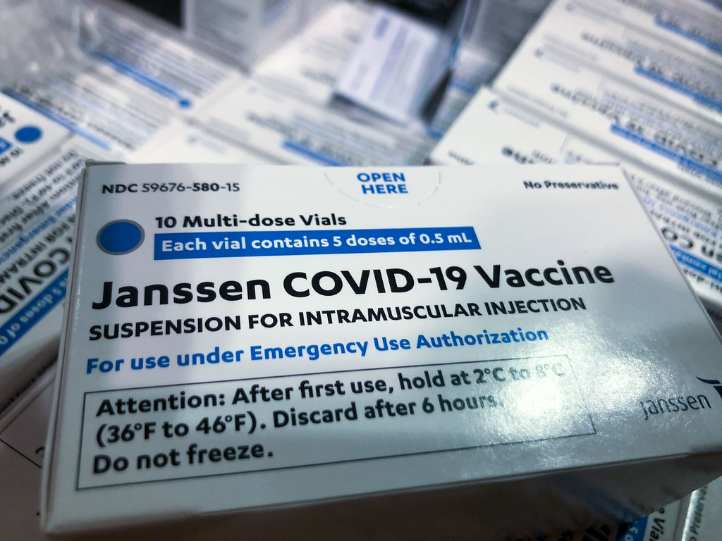 regionepiemonte's tweet photo. Richiamo per i vaccinati #over18 con #monodose Johnson&Johnson da almeno 6 mesi da oggi, 8 novembre, con accesso diretto presso gli hub vaccinali del #Piemonte o sul portale 🔻
https://t.co/arCj1rrFys
#COVID19 https://t.co/dm8oHLZJkD