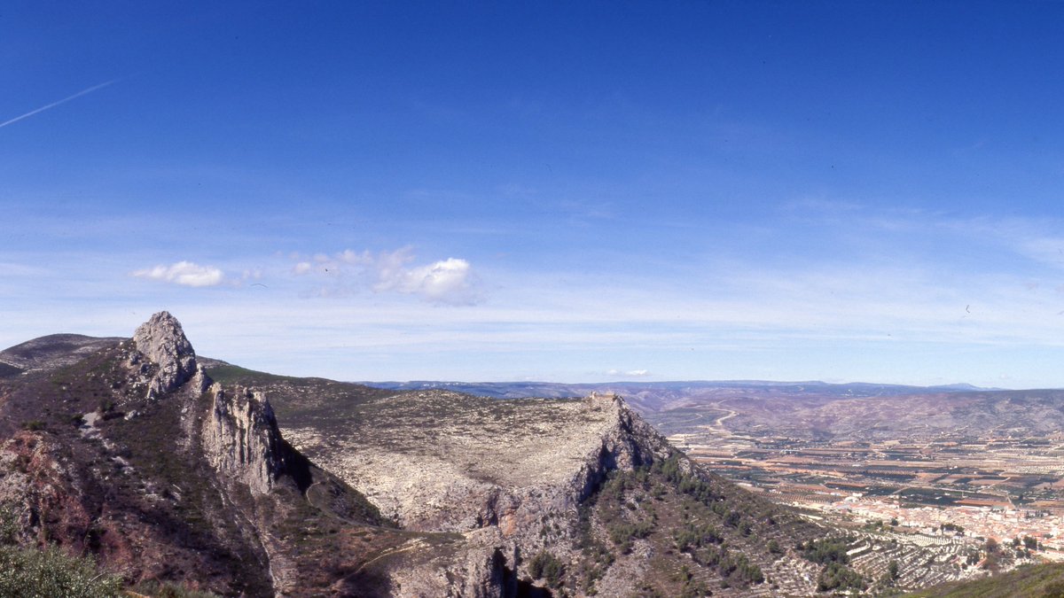 TurismeCostera's tweet photo. 🧐 Coneixes la nova 🌐 web de turisme de Vallada? 

🔎 En ella trobaràs tota la informació dels seus recursos turístics.

⛪️ Monuments, 🧗‍♀️ esport d'aventura, 🌲 naturalesa, 👑 història... 

👉 Entra en https://t.co/R1rwrwKm2A i descobreix Vallada en estat pur. https://t.co/fKA3FBVine