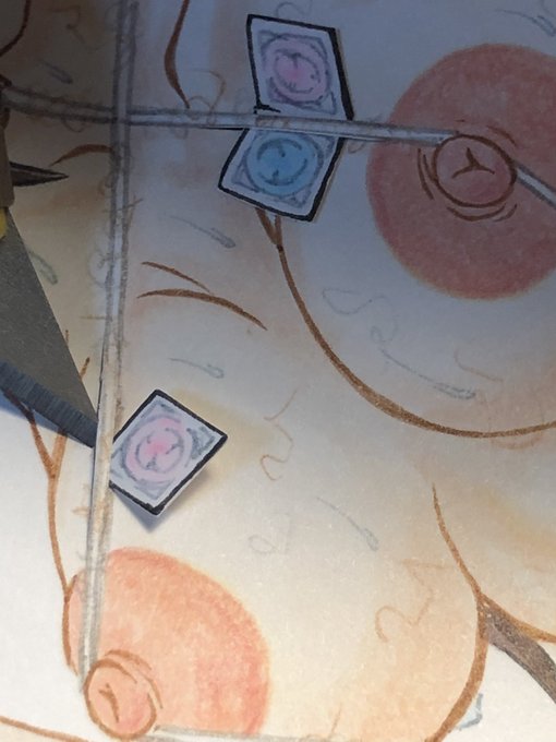 ゴム挟み(物理)

時間かけて描いた絵にカッター入れるのもそうだけど挟む時に千切れそうでコエーよ〜……( ˘ω˘ ) 