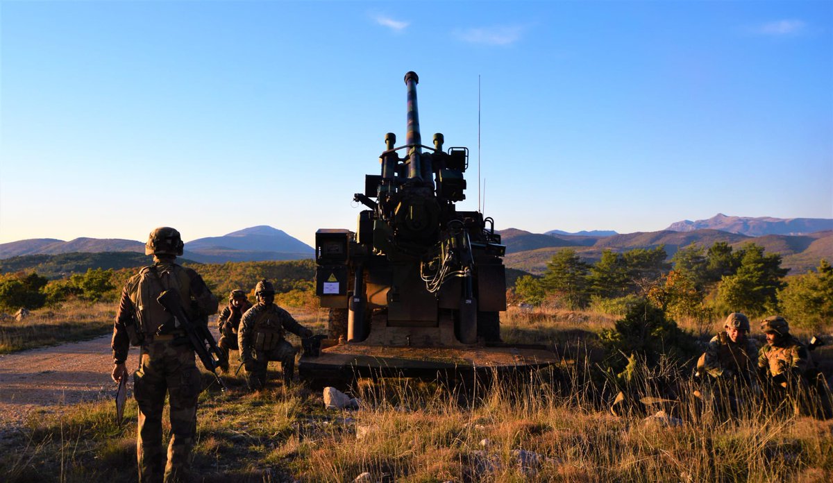 CDC3RAMa's tweet image. « Call for fire ! » Durant 4 semaines, le #3RAMa accueille ses frères d’armes du 10th Marines de l’@USMC afin d’accroître notre interopérabilité et de travailler des procédures communes d’appuis-feux. Préparer les conflits de demain c’est aussi s’entraîner avec nos partenaires !