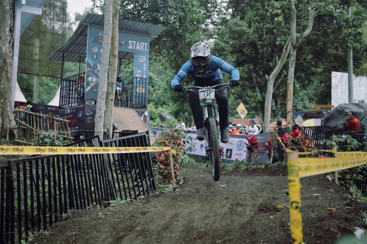 Kerja dulu lah. Nanti juga bakalan ada waktu lagi