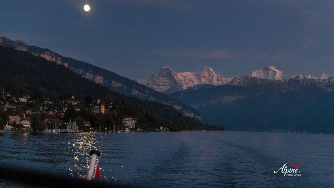 AlpineSchweiz's tweet photo. No memorable Wengen holiday is complete without a beautiful cruise on the Alpine Lake of Thun. #lakethun #thun #cruise #sunset #moon #wengen #jungfrauregion #interlaken #holiday #beautifuldestinations #inlovewithswitzerland #thunersee #spiez #diniwält #myswitzerland #moonlight https://t.co/rwefpmbxVk