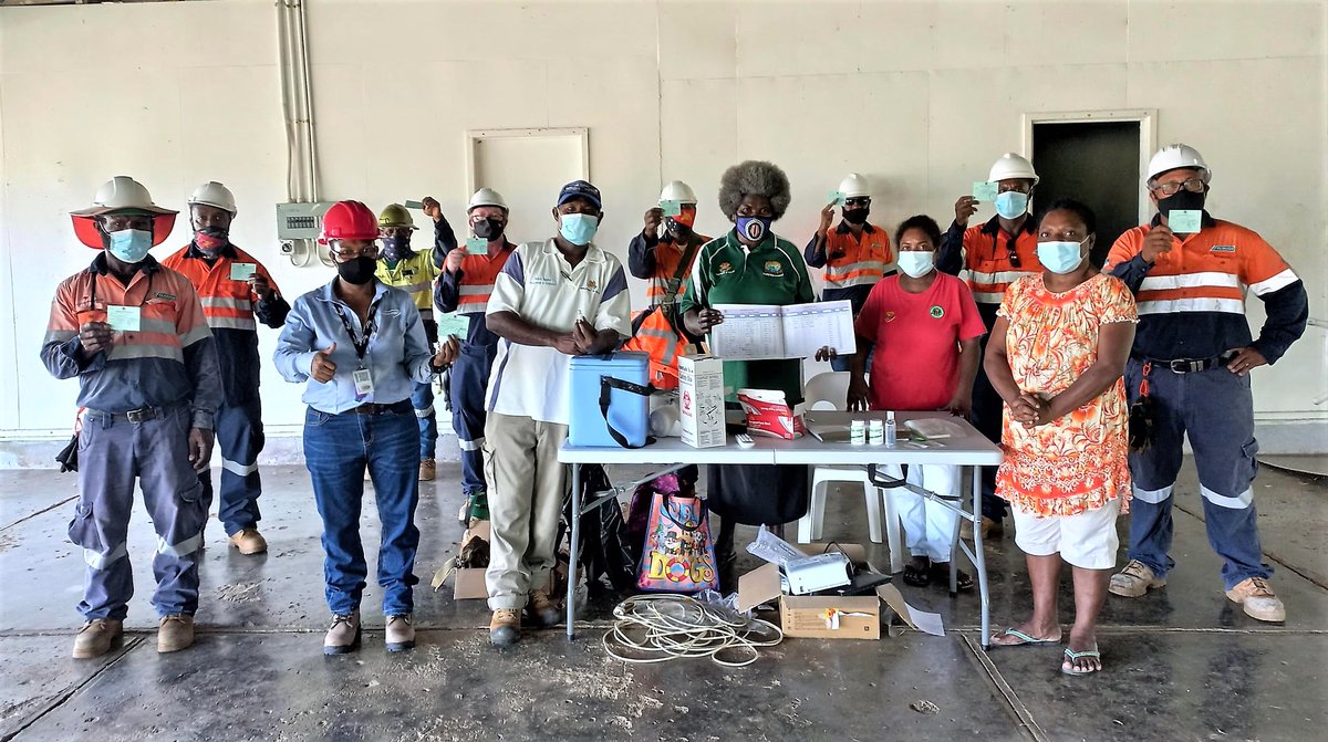 DefenceAust's tweet photo. Lombrum Infrastructure Project Head Contractor, Clough, and International SOS have been working with Lorengau Hospital medical professionals to provide COVID-19 information sessions and vaccinations. 🇦🇺🤝🇵🇬

#PNGAusPartnership https://t.co/p6VjpLZxc0