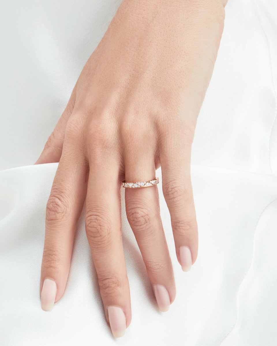 DamasJewellery's tweet photo. GraffLGSignature • Contemporary classics. 
The modern bezel setting is handcrafted in Graff London workshop to mimic the angular, architectural facets of a diamond. #GraffDiamonds #GraffAtDamas #DamasJewellery #HouseOfJewelleryDesign #FallinLoveWithGraff https://t.co/awjV2JTKQP