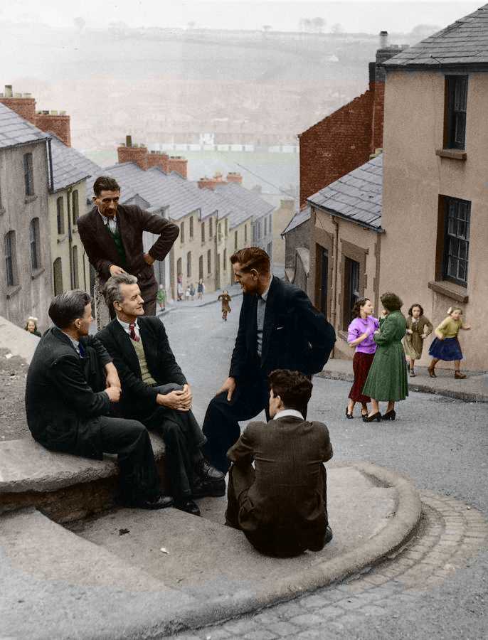 Tunnelbreeze's tweet photo. Men while away the hours on the streets of Derry. Moore Street winds down to the banks of the River Foyle in the Waterside district of the city. Photographed in1955 by Bert Hardy
Please visit our online local history bookshop: https://t.co/PZLehESuf7 #tunnelbreeze #colourising https://t.co/QVtLpXbzOo
