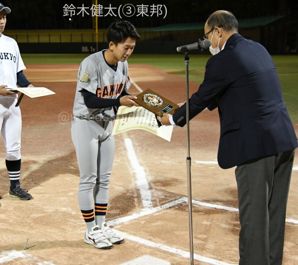 weedsspirit211's tweet photo. 2021年度愛知大学野球連盟
秋季リーグ戦
🏆打撃賞・ベストナイン🏆
#愛知学院大学
#鈴木健太(遊撃手③#東邦)

・主な成績
打率:0.478
 (23打数11安打)
失策:０

５割近い打率を残したヒットメーカー

小技も駆使し、常に先を狙う走塁は対戦校にとって脅威

新チームでは名門愛院大復活を託され主将に⚾ https://t.co/OoN93MHWB4