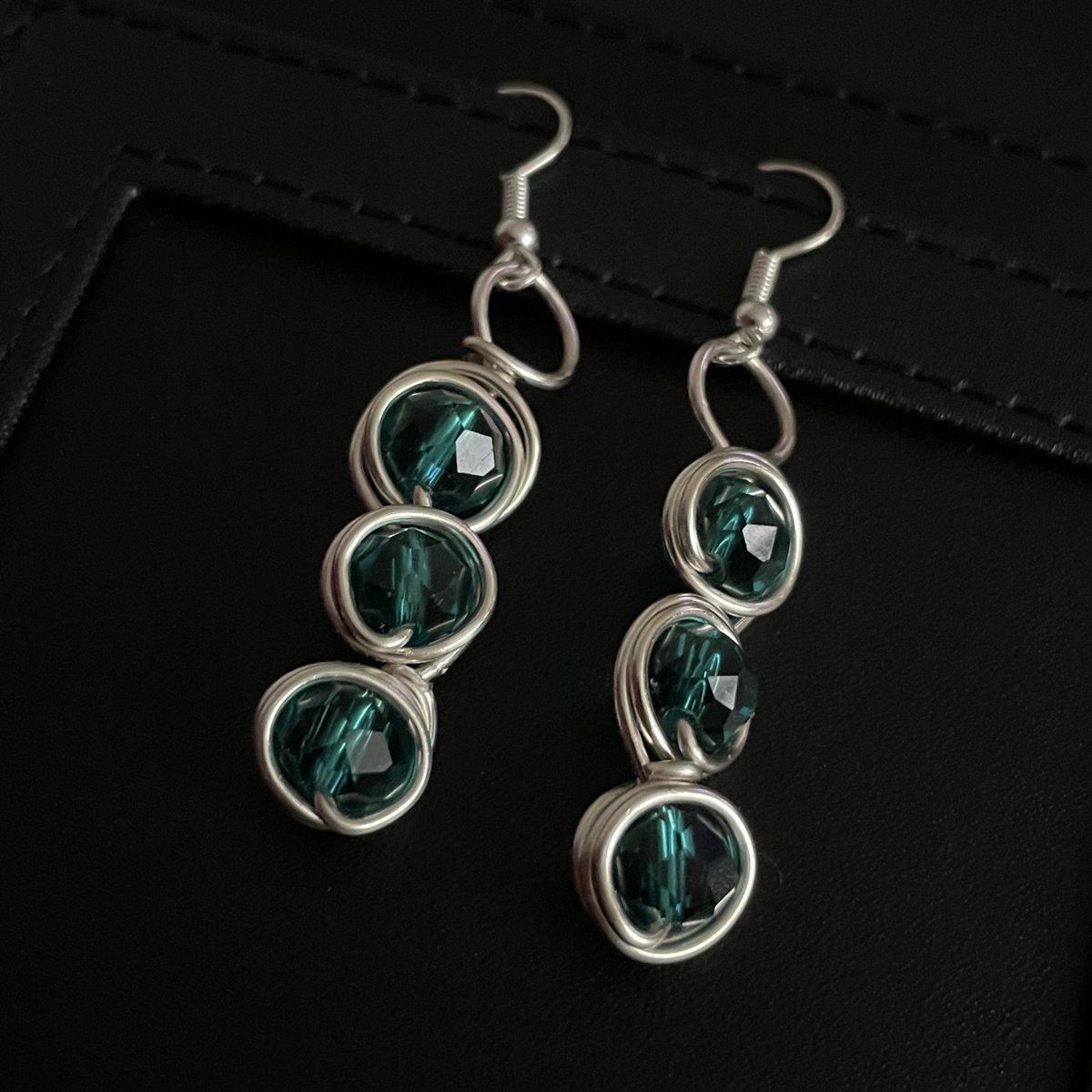Silver plated copper wire and teal glass earrings #handmade #wirewrapped #tealearrings #teal #earrings #giftideas #shopsmall #shoplocal #giftideas #jewellery #nowavailable #folksywestmidlands #folksylocal #folksylocalmarkets