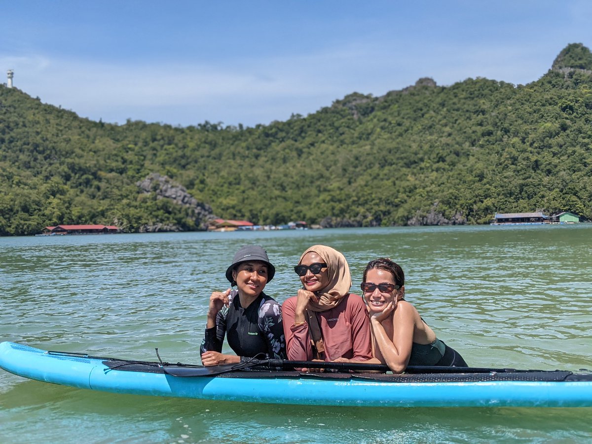 h2ocean_trv's tweet photo. Enjoy the day with your friends on paddle board #paddleboard #SUPing #SUPLANGKAWI #tanjungrhulangkawi https://t.co/1KqaBf1bxm