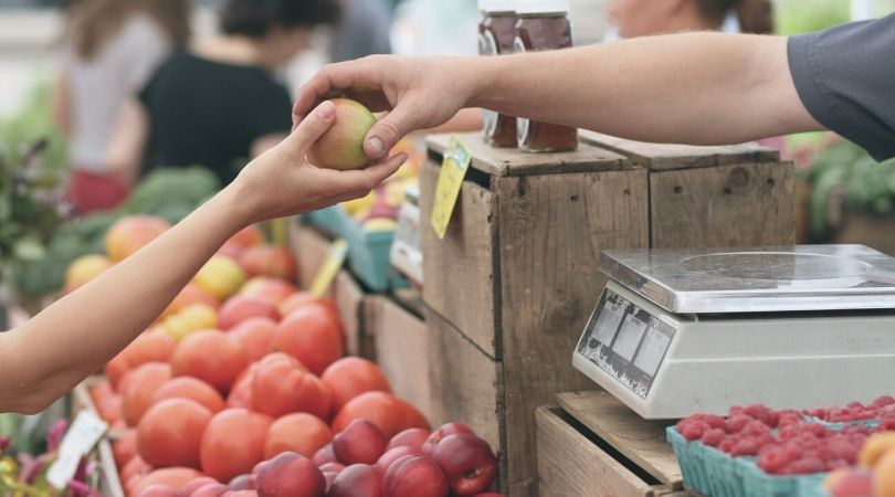 SanidadeXunta's tweet photo. #saúdeinfantil #alimentación
Sábes como motivar a #nenos e #nenas a #comer de todo? Unha opción é levalos contigo a #FacerACompra e deixalos escoller algún alimento. ¡Próbao!

Máis consellos aquí 👉https://t.co/FAA7Q5eFT8 https://t.co/sgqECKjaFX