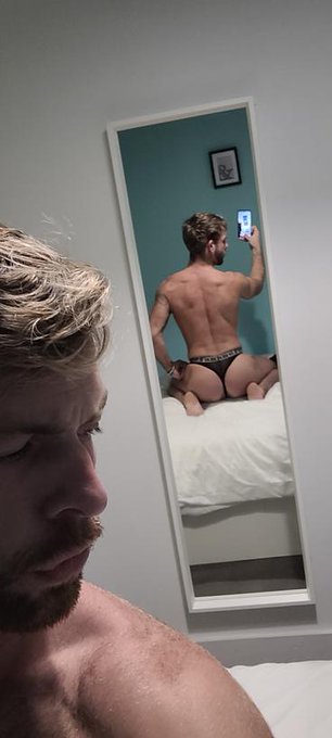 Eat me https://t.co/mNoQgFF9k0