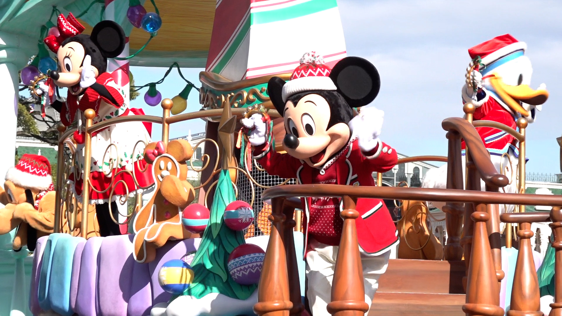 動画追加 東京ディズニーリゾートにクリスマスがやってきた パレードやスペシャルグッズ メニューなど 一足先に現地からご紹介 Twitter
