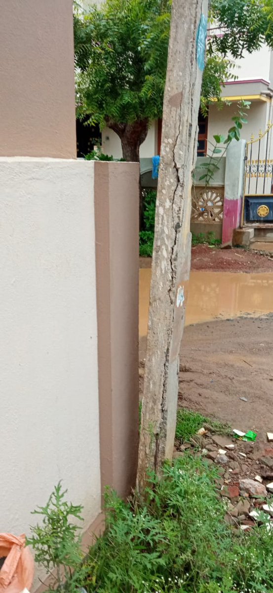 vinotha_d's tweet photo. Electric post in Shakthi nagar, 6th street ,Kattur , Trichy is in a dangerous state. Post is totally damaged. With continuous rains the post is further more damaged and could fall any time. Req quick action, @Anbil_Mahesh  @mkstalin @V_Senthilbalaji @polimernews @News18TamilNadu https://t.co/jiH3NdG0Vb