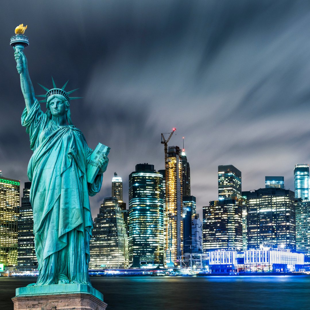 ExpressTestUK's tweet photo. The US is now officially open to fully-vaccinated UK travellers! Have you booked your trip yet?

You'll need an antigen lateral flow, PCR or LAMP test to get into the US - book yours here: https://t.co/r8nPEI3pk8

#ExpressTest #travel #US #USOpening https://t.co/DWRSVA4T66