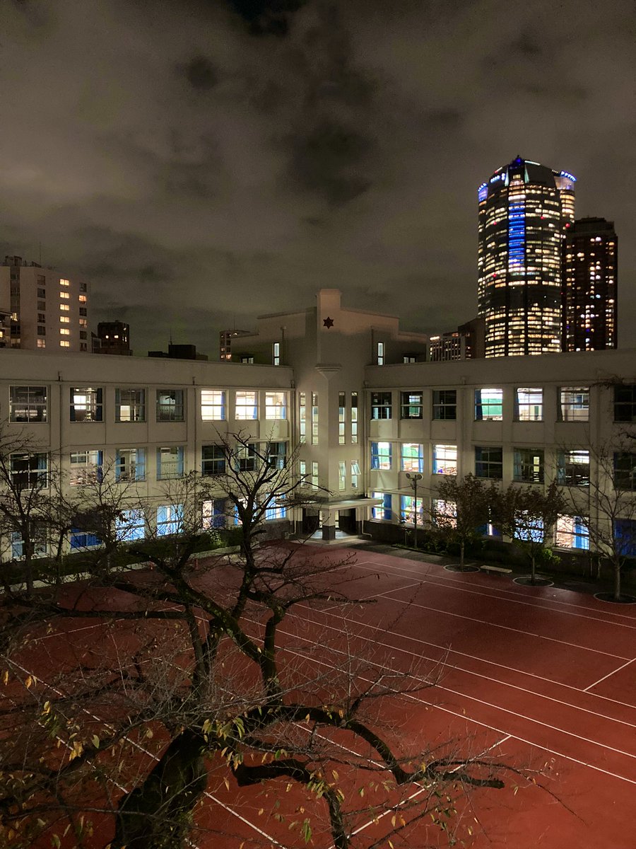 74th_Afes's tweet photo. 【文化祭まで残り５日！】
文化祭前最後の週が始まりました！
学校内の雰囲気も文化祭ムードに包まれています。今日も各局・各展示がそれぞれ下校時刻ギリギリまで準備を進めていきました！麻布生一同、文化祭当日まで突っ走っていきます！

#74th_Afes
#麻布文化祭 https://t.co/ikYAyrT34o