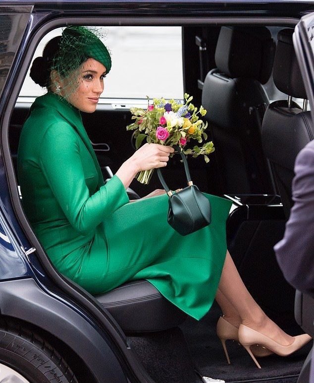 Mimicinque's tweet photo. 📝 Her Legal married name: 
Meghan, Her Royal Highness The Duchess of Sussex, Countess of Dumbarton, Baroness Kilkeel, Princess Henry of Wales. 💕
#MeghanMarkle #DuchessofSussex #PrinceHarry #HarryandMeghan  #Archewell #DukeofSussex #ArchewellFoundation https://t.co/oClPloZ7Ju