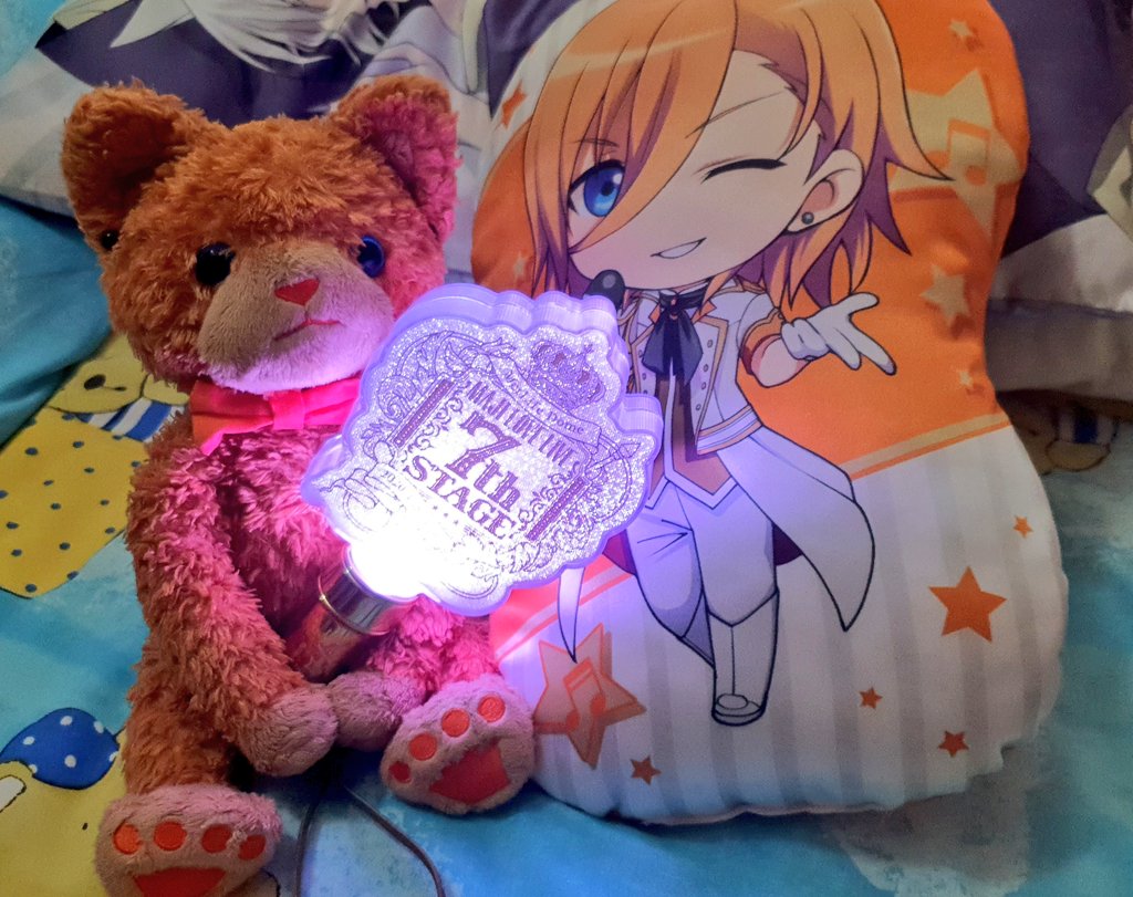 YukioChing711's tweet photo. わお！今日、私の誕生日の後にようやくペンライトが来ました。次の映画のためにこれを持ってくるのが待ちきれません。

#utapri #utanoprincesama #うたプリ #うたのプリンスさまっ #JingujiRen #神宮寺レン #マジlovelive #7thSTAGE https://t.co/ohJ51kaM9P